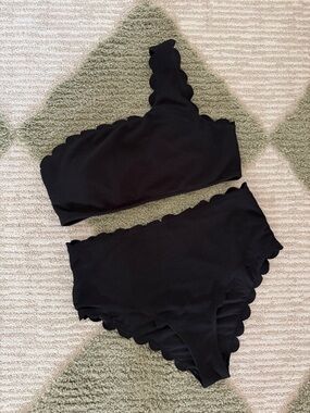 Scalloped Edge Black Bikini Set